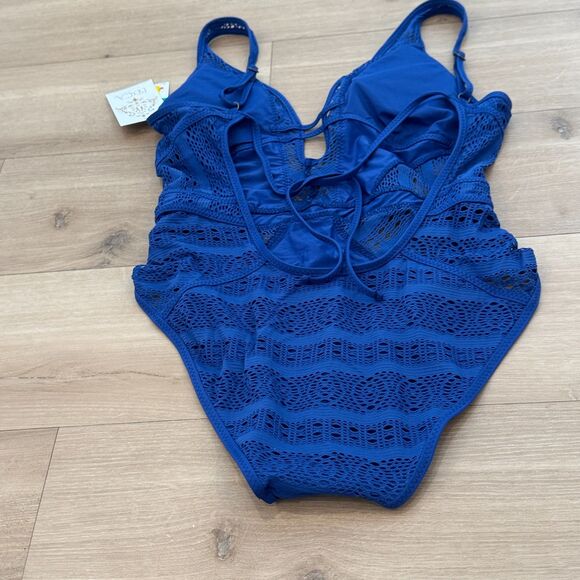 BECCA Virtue Color Play Crochet Show & Tell Plunge One-Piece - Women Large - New - Picture 6 of 8